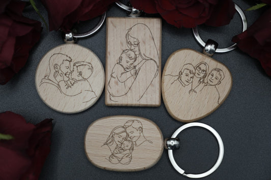 Foto als Line Art auf Holz graviert, personalisierter Schlüsselanhänger