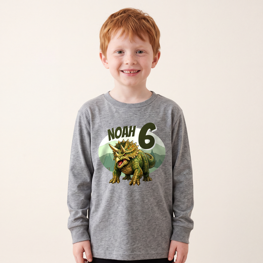 Triceratops Langarmshirt Kinder – Geburtstagsshirt mit Name & Zahl