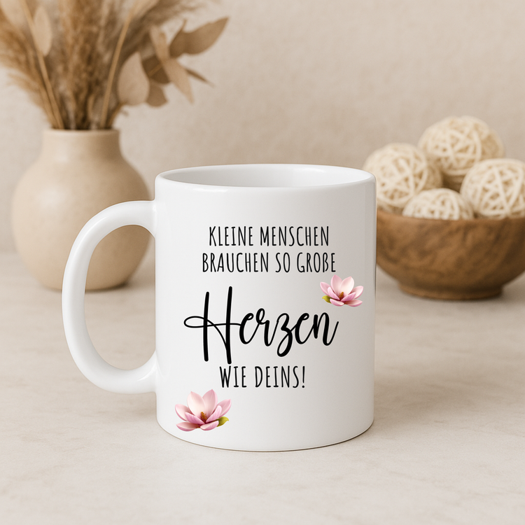Personalisierte Tasse „Lieblingsmensch“ – Name & Blumenmotiv