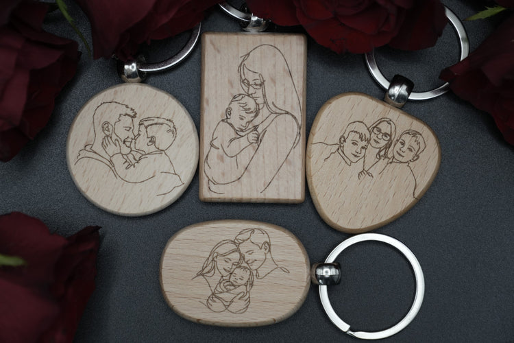 Foto als Line Art auf Holz graviert, personalisierter Schlüsselanhänger