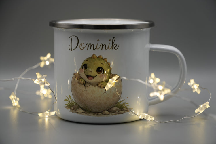 Personalisierte Emaille Tasse fuer Kindergarten Geschenk Dino im Ei Motiv