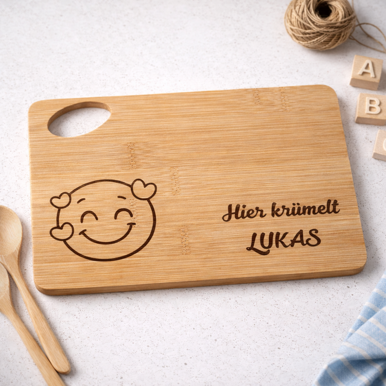 Graviertes Kinderbrettchen Lukas aus nachhaltigem Bambus