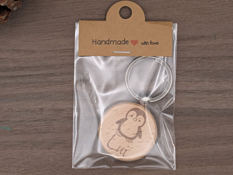 Holz-Schlüsselanhänger für Kinder mit Namen – personalisiert & graviert