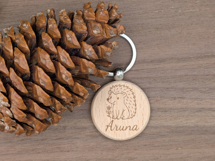 Holz-Schlüsselanhänger für Kinder mit Namen – personalisiert & graviert