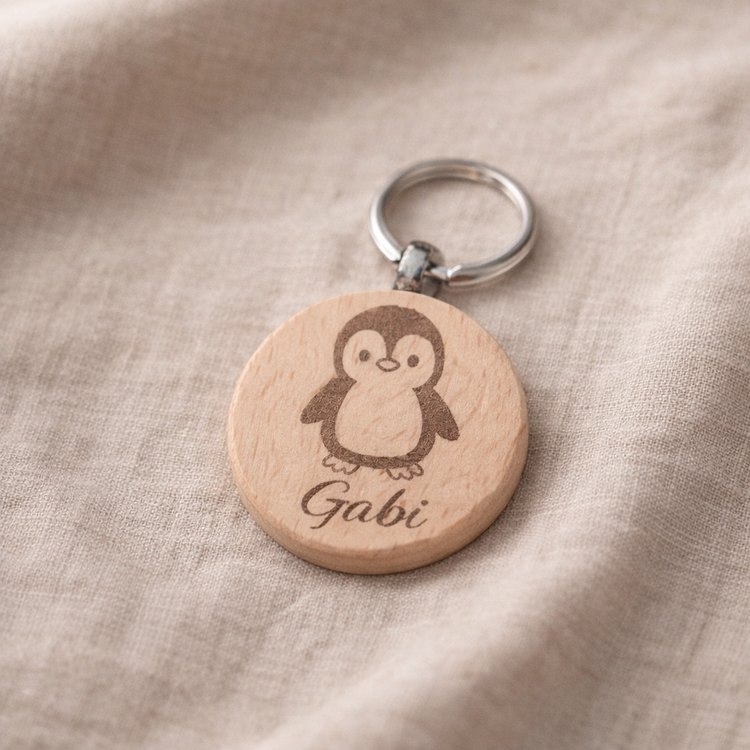 Personalisierter Holz Schlüsselanhänger mit Namen – Tiermotiv für Kinder