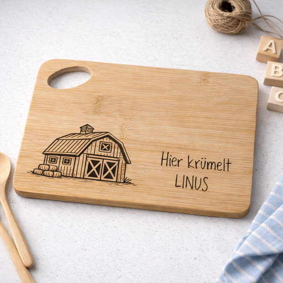 Bambus Kinderbrettchen mit gravierter Scheune und Name Linus – nachhaltiges Bauernhof Geschenk