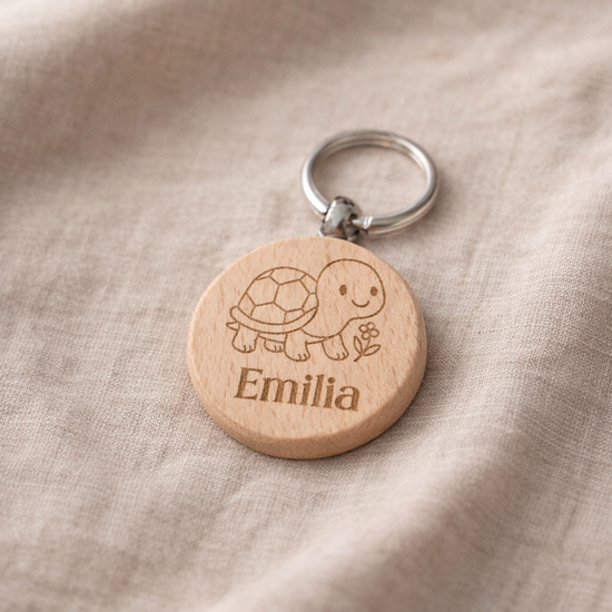 Runder Holz Schlüsselanhänger mit Schildkröten Motiv und Name Emilia