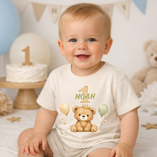 Beiges Baby T-Shirt mit Name Noah und Zahl 1, niedlicher Bär mit Ballons, personalisiertes Geburtstagsoutfit für Jungen zum ersten Geburtstag