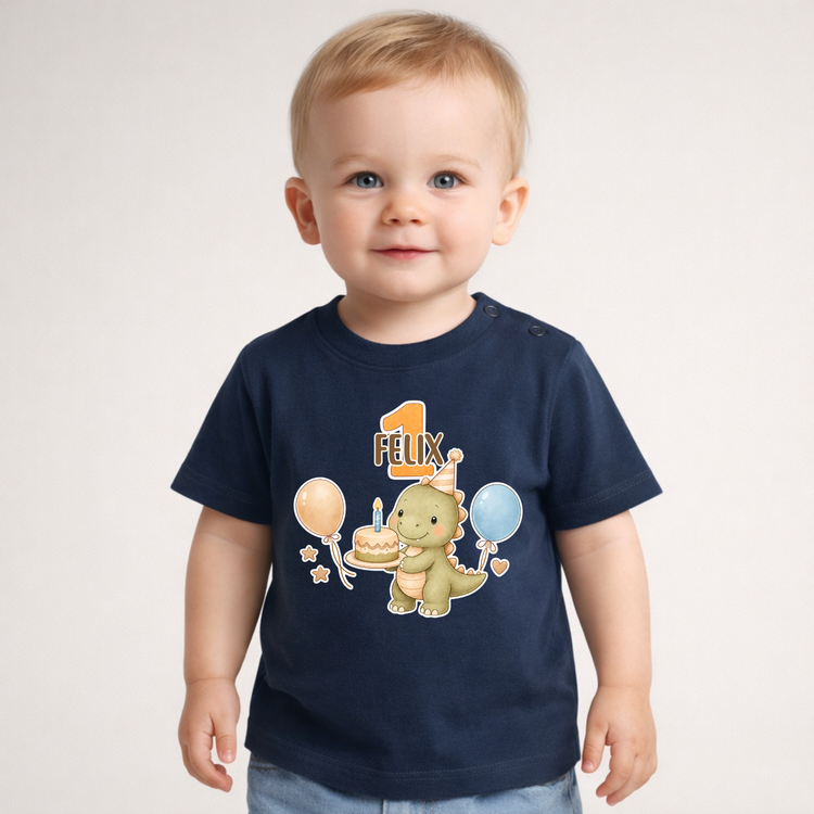 Dunkelblaues Baby T-Shirt mit Dino Motiv und Name Felix, personalisiert für ersten Geburtstag, liebevolles Geschenk mit Ballons und Torte