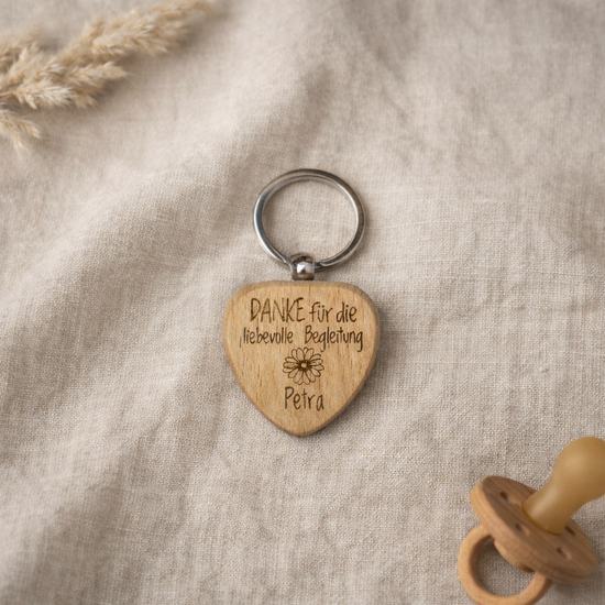 Holz Anhaenger Danke fuer die liebevolle Begleitung Petra, personalisiertes Geschenk fuer Hebamme zur Geburt