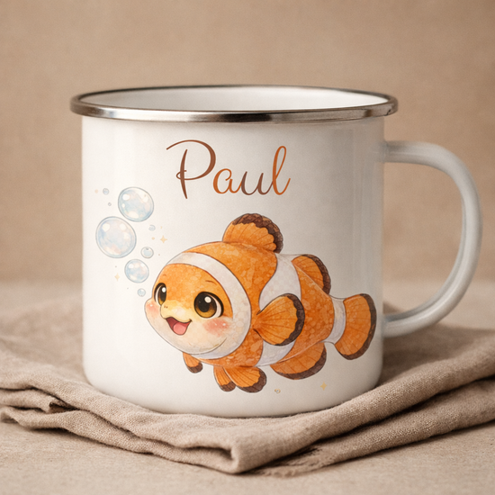 Personalisierte Emaille Kindertasse mit Name „Paul“, süßer Clownfisch mit Luftblasen im Meer – individuelles Geschenk für Kinder, Geburtstag oder Einschulung