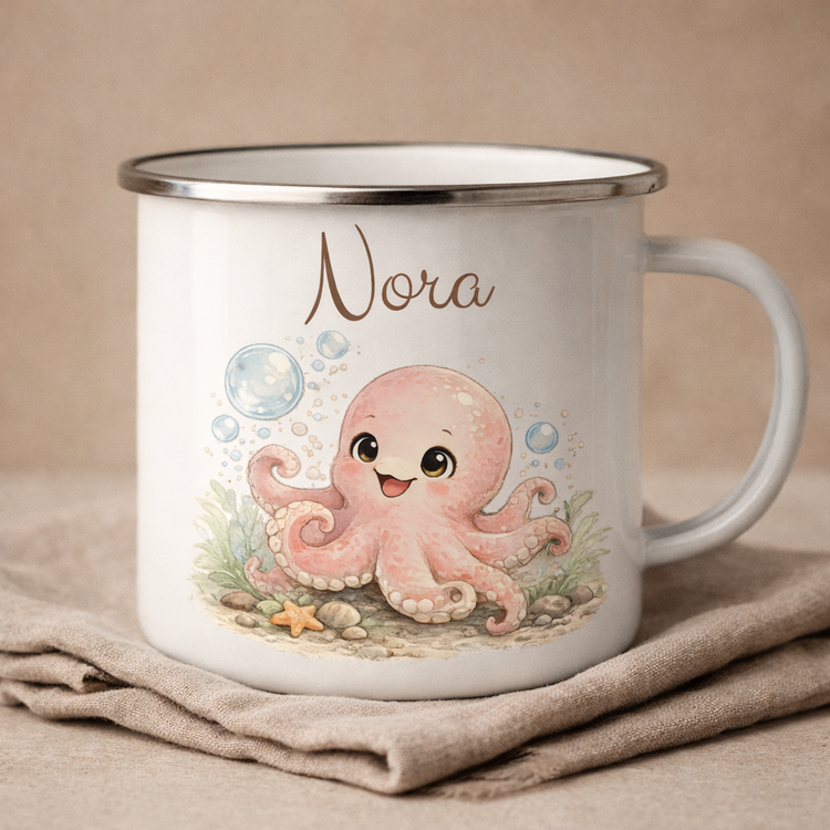 Personalisierte Emaille Tasse für Kinder mit Name „Nora“, niedlicher Oktopus mit Meeresboden und Seestern – individuelles Kinder Geschenk mit Meerestier Motiv