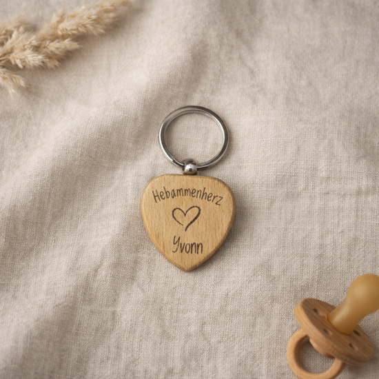 Personalisierter Holz Schluesselanhaenger Hebammenherz Yvonn mit Gravur, liebevolles Dankesgeschenk fuer Hebamme
