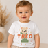 Weißes Babyshirt zum 1. Geburtstag mit Bär-Motiv, Zahl 1 und Name Theo