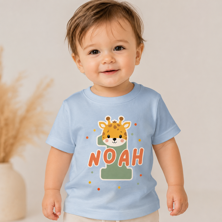 Hellblaues Geburtstagsshirt Baby mit Giraffe, Name Noah und großer Zahl 1