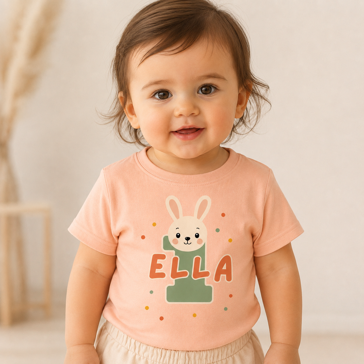 Personalisiertes Geburtstagsshirt für Mädchen in Pfirsich mit Hasen-Motiv, Zahl 1 und Name Ella