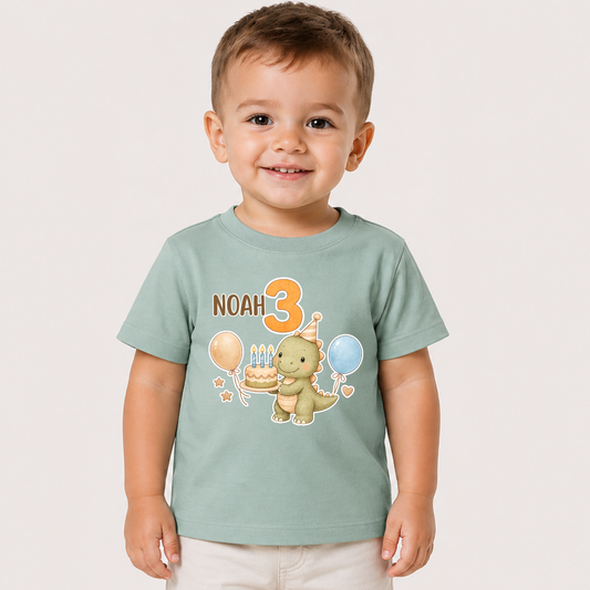 personalisiertes-kinder-geburtstag-tshirt-dino-name-zahl-salbei
