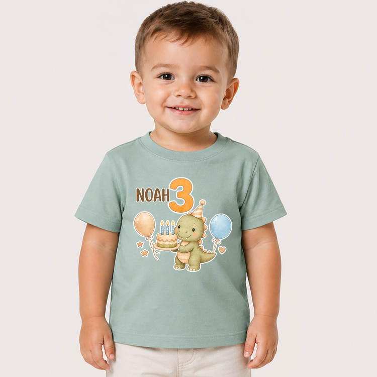 personalisiertes-kinder-geburtstag-tshirt-dino-name-zahl-salbei